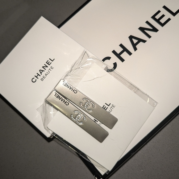 New With Box Chanel Beauty Hair Clip Gift Set 2 Pcs Rare Silver - Picture 3 of 7